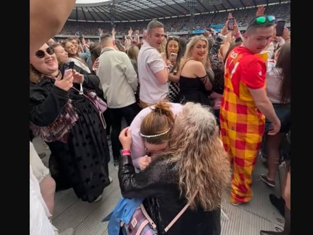 Couple get engaged at Taylor Swift show